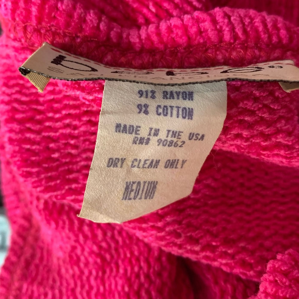 VTG Bebe hot pink off the shoulder cropped knit sweater - medium - Picture 7 of 9